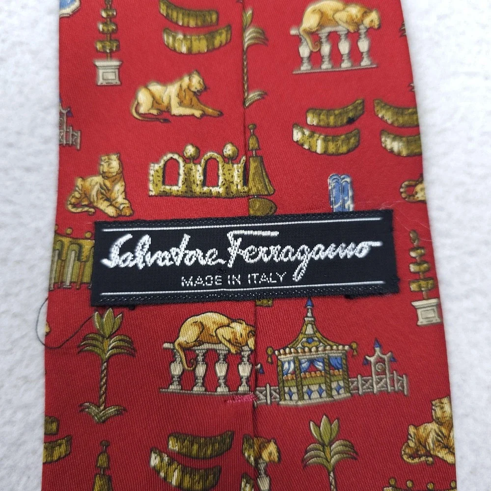 Salvatore Ferragamo Tie Mens Red 100% Silk Made in Italy Animal Novelty Print